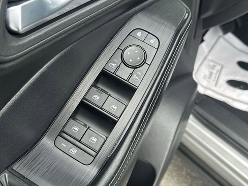 Used 2024 Nissan Rogue SV image 15