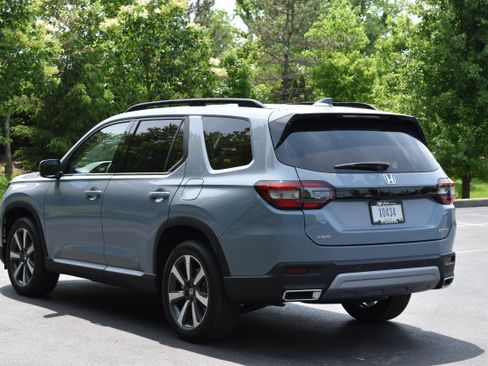 New 2025 Honda Pilot Touring image 5