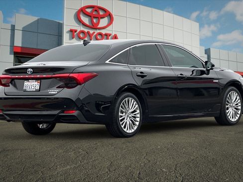 Certified 2020 Toyota Avalon Limited image 3