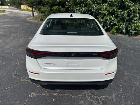Used 2025 Honda Accord SE image 4