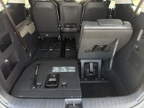 Used 2025 Kia Carnival image 43