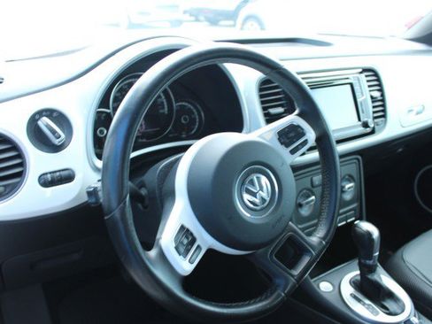 Used 2016 Volkswagen Beetle 1.8T SE FWD image 11