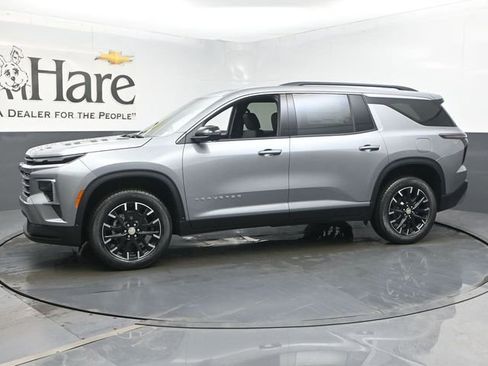 New 2026 Chevrolet Traverse LT w/ Sun and Wheel Package FWD image 11