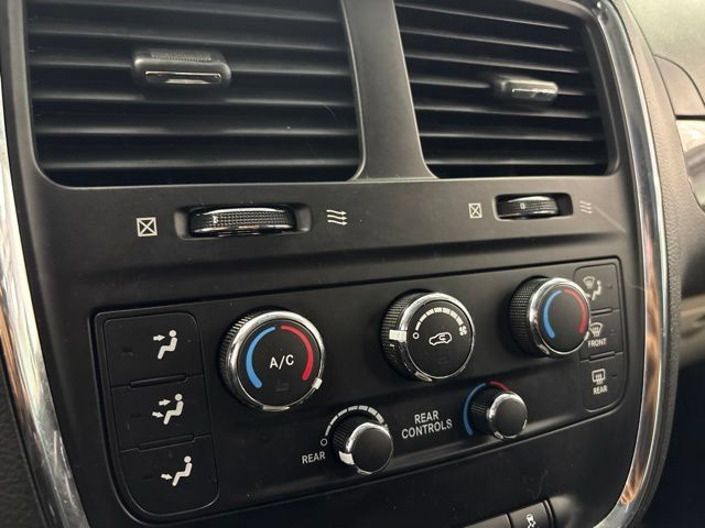 Used 2016 Dodge Grand Caravan SE w/ Quick Order Package 29E SE FWD image 32