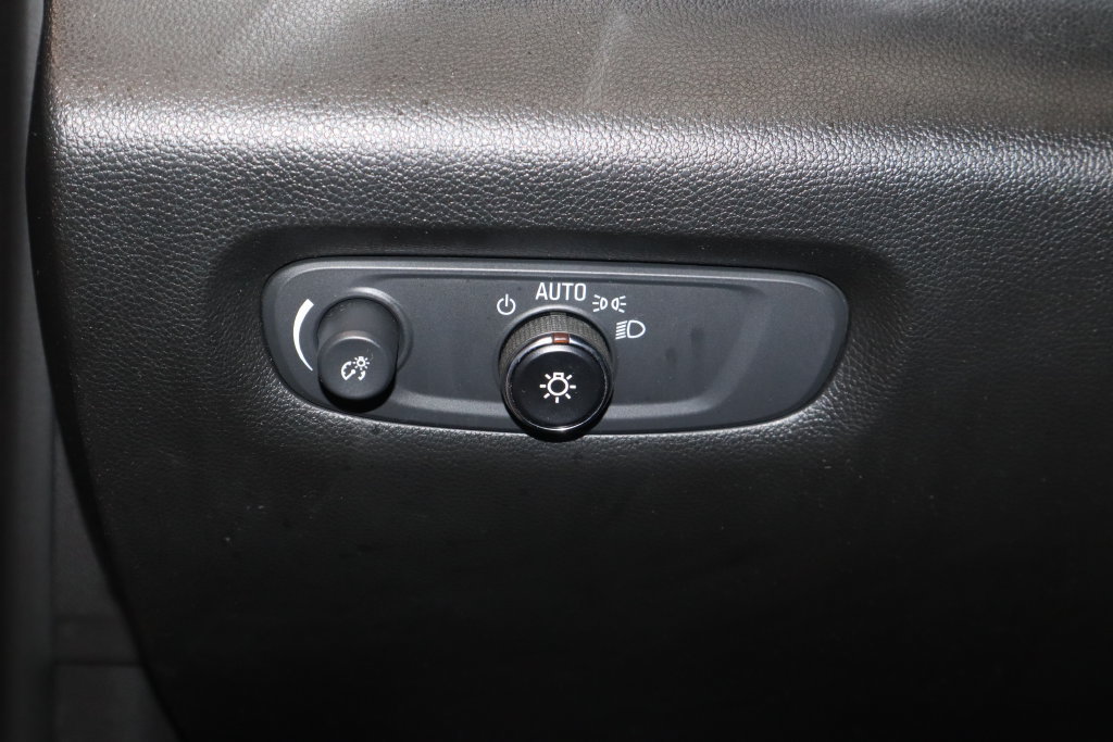 Used 2023 Chevrolet Traverse LT AWD/4WD image 21