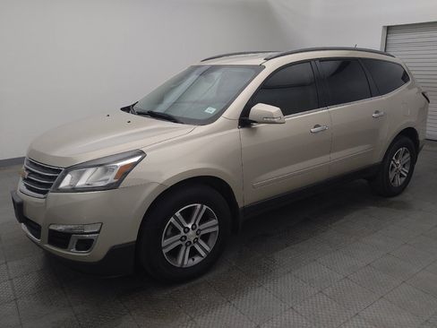 Used 2016 Chevrolet Traverse LT FWD image 2