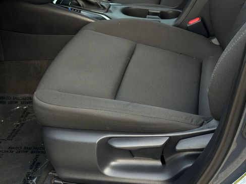 Used 2025 Toyota Corolla LE w/ Convenience Package FWD image 18