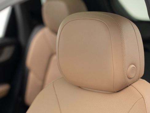 Certified 2026 Porsche Cayenne AWD/4WD image 18
