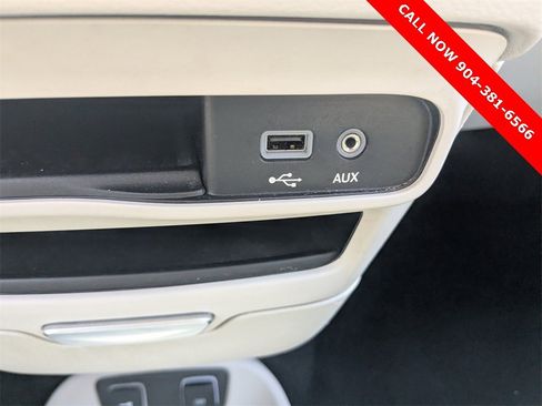 Used 2020 Chrysler Pacifica Touring-L image 23