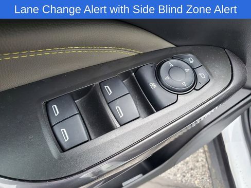 Used 2025 Chevrolet Trax ACTIV w/ Sunroof Package FWD image 11