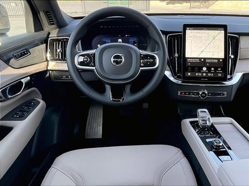 New 2026 Volvo XC90 T8 Plus w/ Protection Package Premier image 15