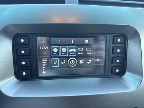 Used 2014 Ford Explorer XLT FWD image 25