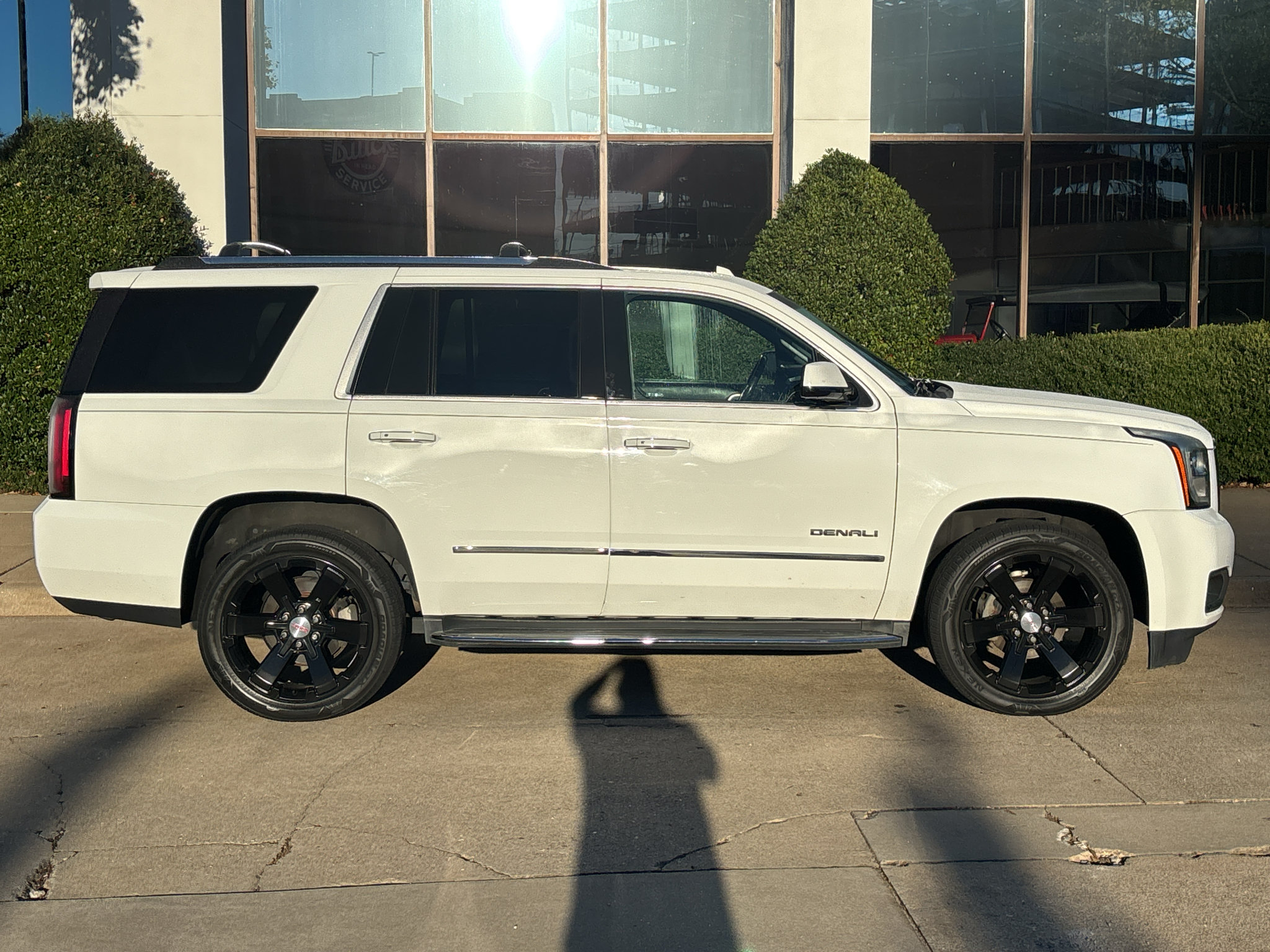 Used 2016 GMC Yukon Denali w/ Open Road Package AWD/4WD image 9