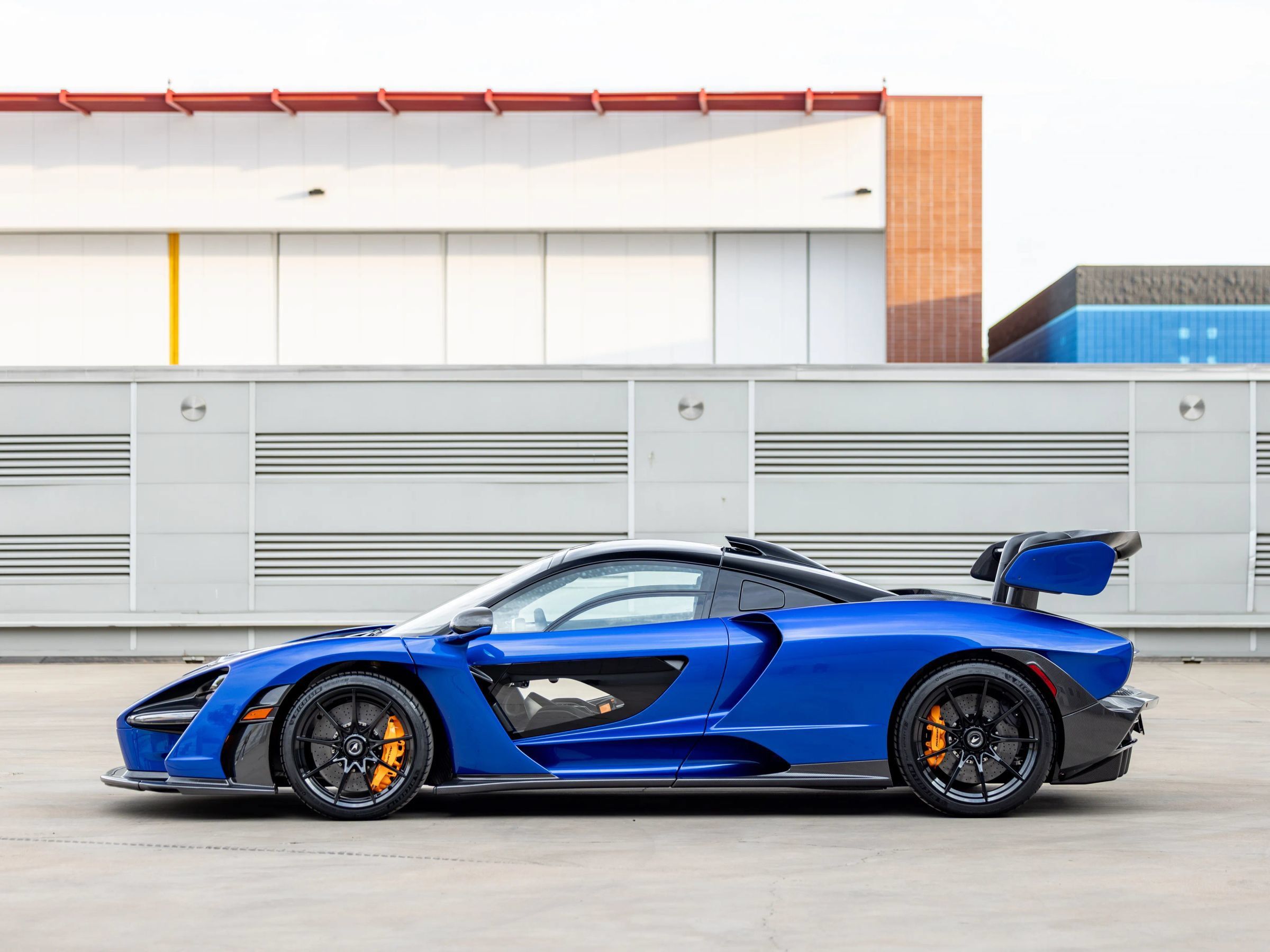 Used 2019 McLaren Senna RWD image 5