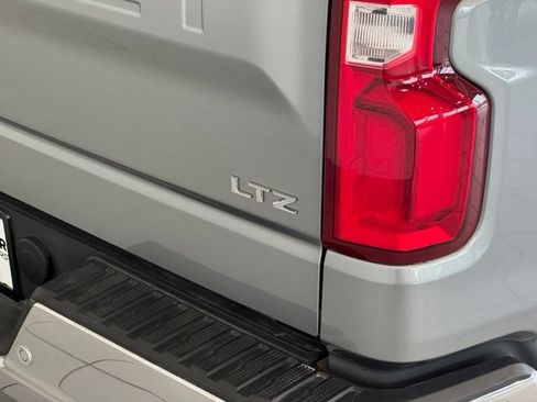 Used 2025 Chevrolet Silverado 1500 LTZ AWD/4WD image 47