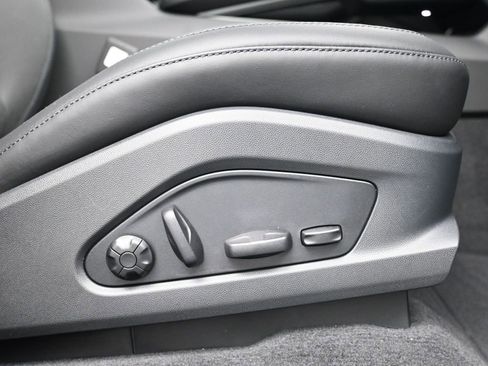 Certified 2024 Porsche Macan 4 Electric AWD/4WD image 15