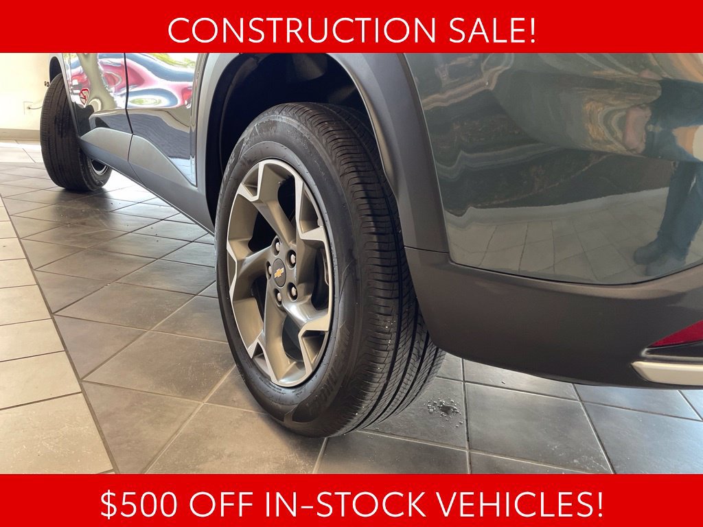Used 2025 Chevrolet Trax LT FWD image 17