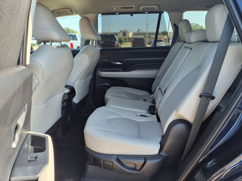 Used 2025 Toyota Grand Highlander FWD image 26
