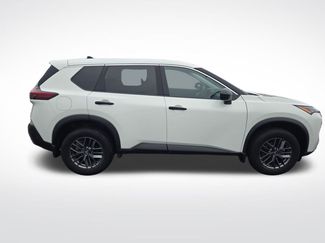 Used 2023 Nissan Rogue S video 2