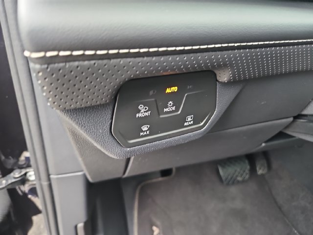 Used 2024 Volkswagen Atlas SE AWD/4WD image 19