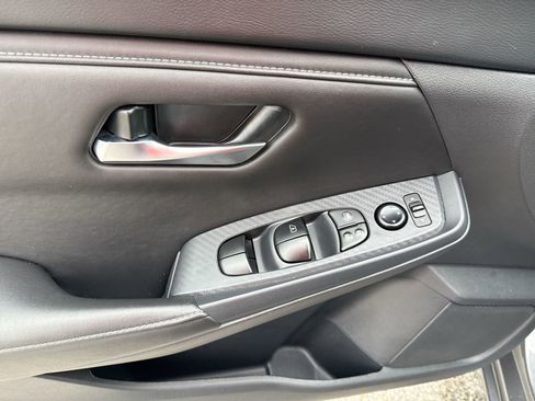 Used 2025 Nissan Sentra SV FWD image 15