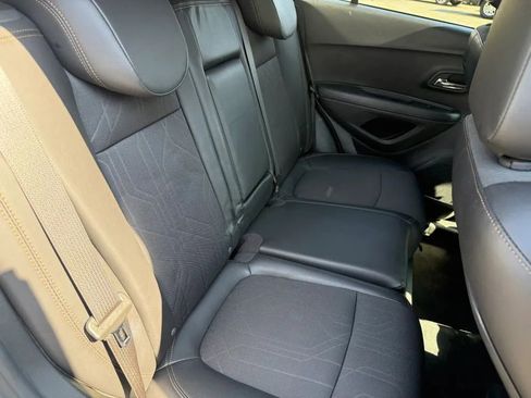 Used 2019 Chevrolet Trax LT w/ LT Convenience Package image 16