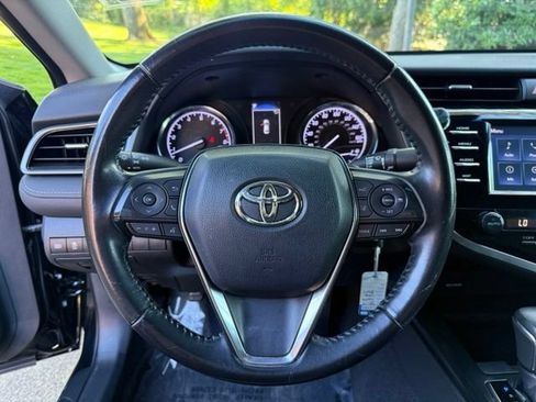 Used 2019 Toyota Camry SE FWD image 14