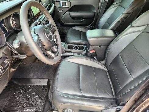 Used 2023 Jeep Gladiator Sport AWD/4WD image 14