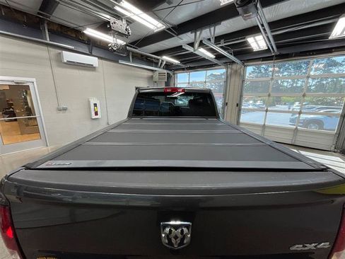Used 2017 RAM 1500 Express AWD/4WD image 22