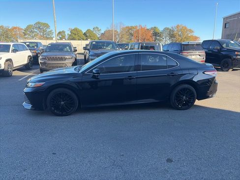 Used 2019 Toyota Camry SE image 4