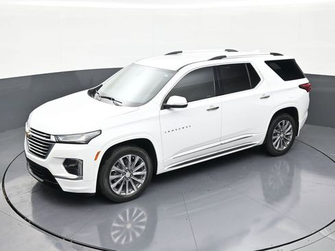 Used 2022 Chevrolet Traverse Premier FWD image 12