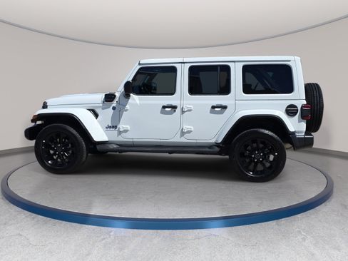 Used 2025 Jeep Wrangler Unlimited Sahara AWD/4WD image 9
