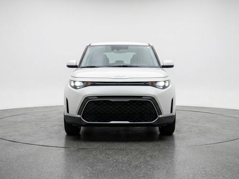 Used 2025 Kia Soul LX w/ LX Technology Package FWD image 2