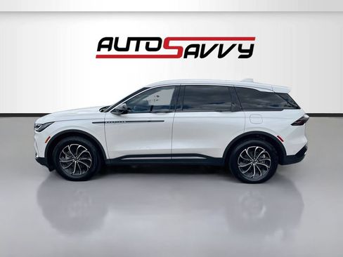 Used 2024 Lincoln Nautilus Premier AWD/4WD image 4