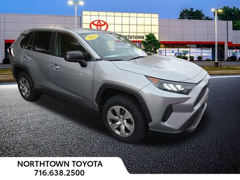 Used 2022 Toyota RAV4 LE image 1
