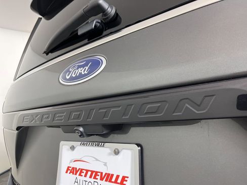 Used 2020 Ford Expedition Limited w/ Equipment Group 303A image 14