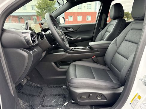 Used 2025 Chevrolet Equinox LT w/ Convenience Package II image 23