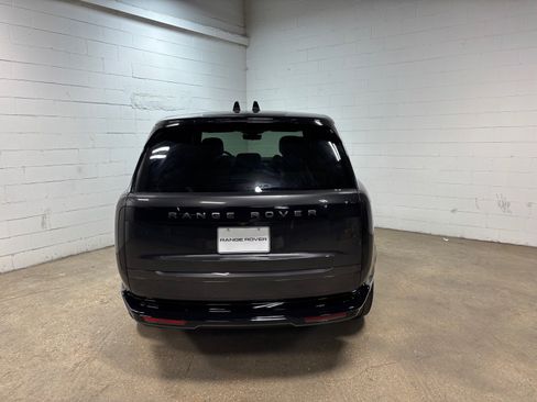 Used 2025 Land Rover Range Rover SE AWD/4WD image 8