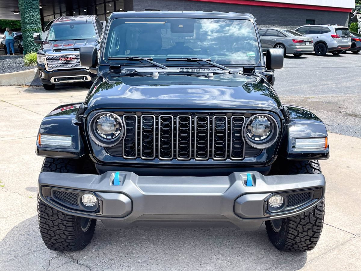 Used 2024 Jeep Wrangler Unlimited w/ LED Headlamp & Fog Lamp Group AWD/4WD image 7