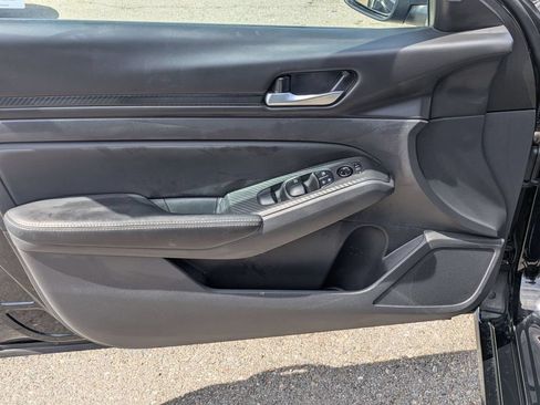 Used 2025 Nissan Altima 2.5 SV FWD image 11