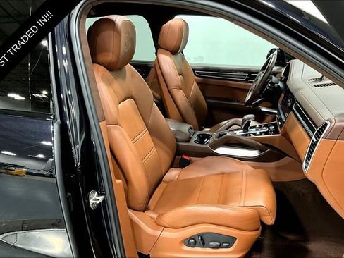 Used 2022 Porsche Cayenne Turbo image 7