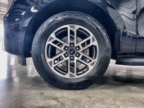 Used 2025 Ford Expedition Active AWD/4WD image 11