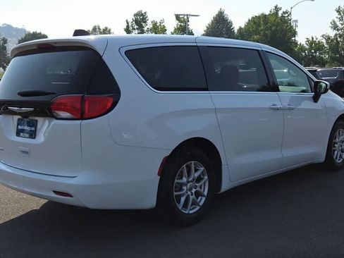 Used 2023 Chrysler Voyager LX FWD image 8