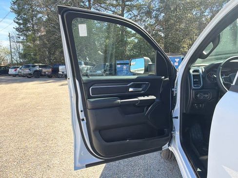 New 2026 RAM 1500 4x4 Crew Cab image 17