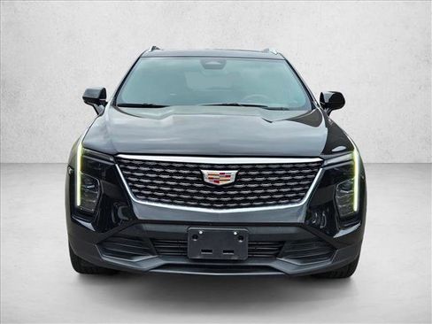 Used 2024 Cadillac XT4 Luxury w/ Cold Weather Package image 2
