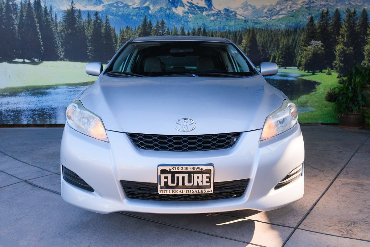 Used 2009 Toyota Matrix FWD image 2