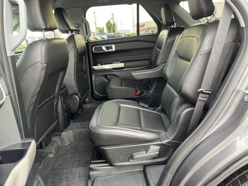 Used 2024 Ford Explorer XLT w/ Equipment Group 202A AWD/4WD image 28