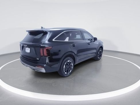 Used 2025 Kia Sorento S image 8