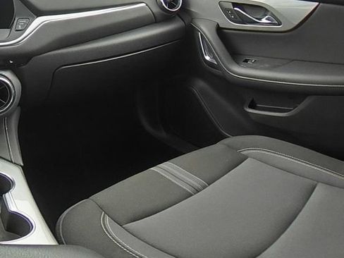 Used 2025 Chevrolet Blazer LT FWD image 26