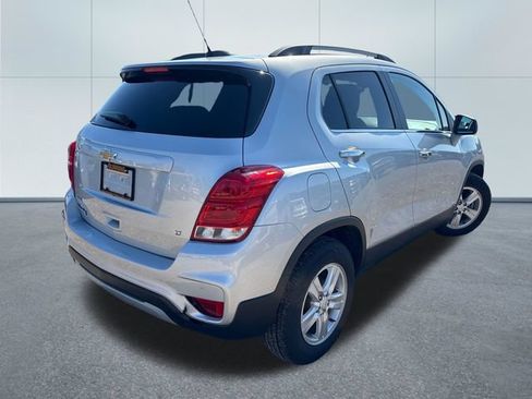 Used 2020 Chevrolet Trax LT w/ LT Convenience Package FWD image 4